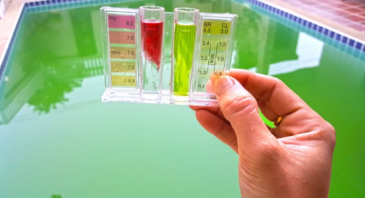 Kontrola pH vody v bazénu