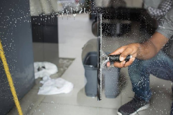 Ako vybrať ručný čistič – stierku na okná