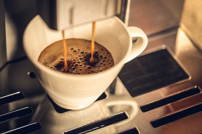 Príprava kávy v automatickom kávovare