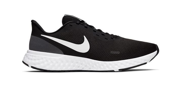 Nike Revolution 5 recenzia