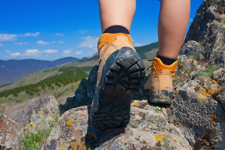 Turistická obuv s protiskluzovou podrážkou