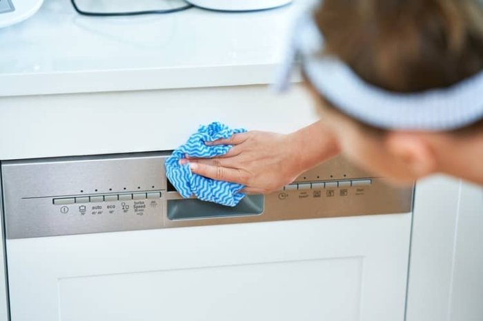 Povrchové čistenie umývačky riadu