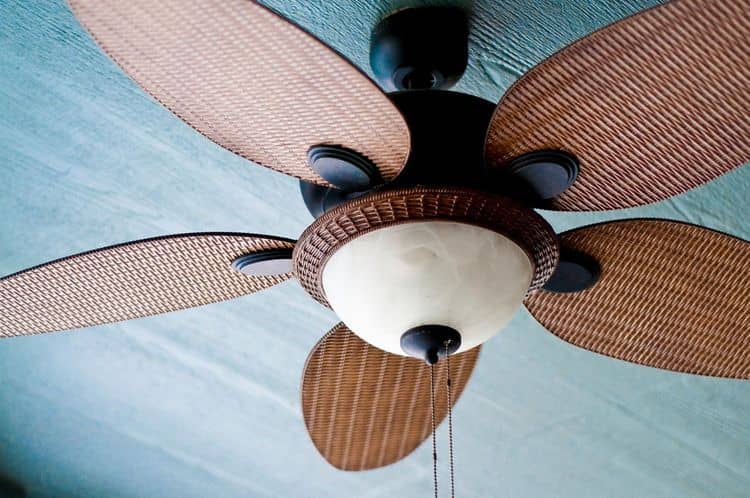 Stropní ventilátor s osvětlením