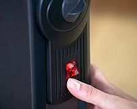 Radiátor Black & Decker BXRA1500E vypínač