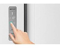 Americká chladnička Hisense RS677N4ACF ovládanie