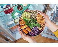 Hisense RS677N4ACF vkladanie potravín