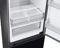 Chladnička Samsung RB38A7B6D22 zásuvky