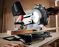 Skracovacia a pokosová píla Parkside PKS 1500 B3