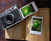 Instantný fotoaparát Fujifilm Instax Mini EVO farebné fotografie