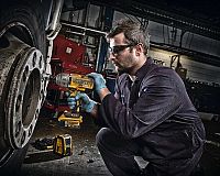 Rázový uťahovák DeWalt DCF899P2 recenzia